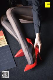 Hot Mom Junjun "Hot Mom Black Fashion Socks" [异 思 趣向 IESS] Seda Xiangjia 317 Belas Pernas e Pés