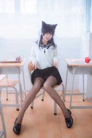 人气美女Coser黑川 《獒犬制服》